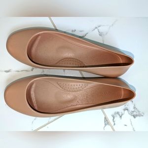 Okabashi nude ballet flats